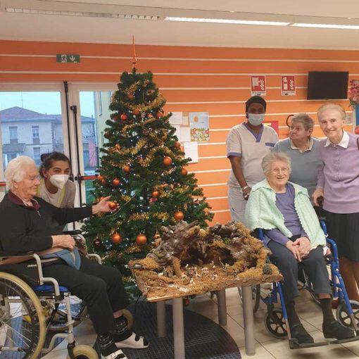 Momo, torna covid free la Rsa di “Sereni Orizzonti”. i nonni attendono la visita dei loro familiari a Natale e intanto scrivono biglietti con i loro desideri per il 2021