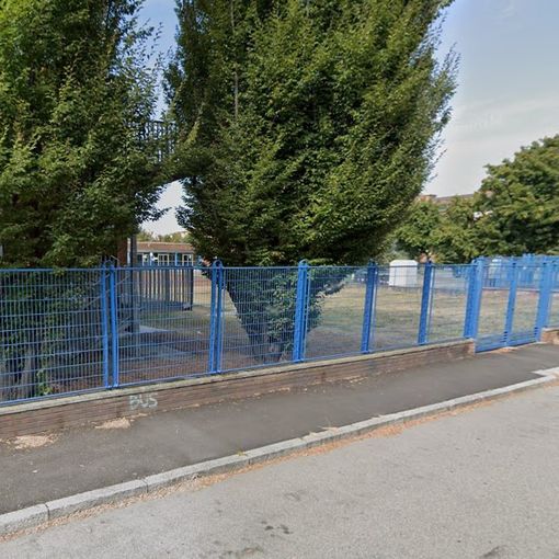 Tensostruttura contestata in via Fara, progetto revocato