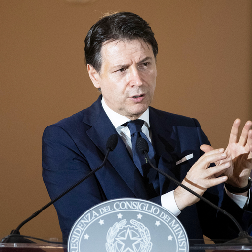 Conte: &quot;Riapriamo con rischio calcolato, ma non possiamo fermarci ora&quot;