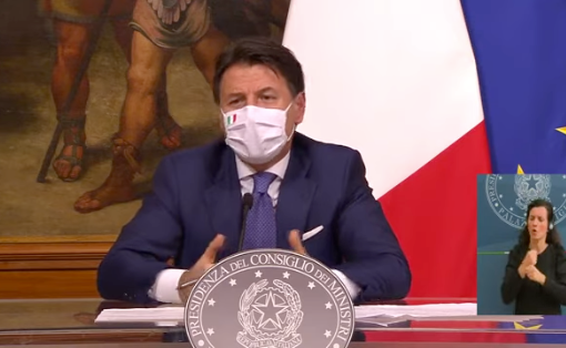 Dpcm Natale, Conte: “Dal 21 dicembre no agli spostamenti tra Regioni. A Capodanno limitiamo le cene ai conviventi”