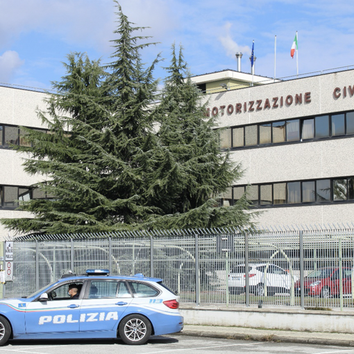Rinnovava le patenti ad anziani senza i requisiti, sospeso un medico