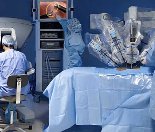 A Novara il primo intervento in Piemonte di epatectomia destra con l’utilizzo del robot Da Vinci XI Surgical System