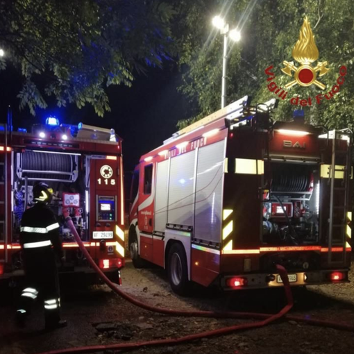 Pisano, a fuoco 300 quintali di fieno