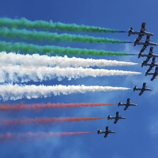 Anche il ministro Giorgetti all’Aronairshow con la pattuglia acrobatica delle Frecce Tricolori