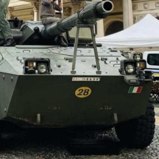 Carro armato in piazza a Novara: francescani scrivono a vescovo e sindaco