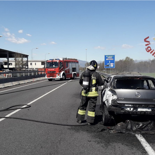 Borgo Ticino, auto distrutta dalle fiamme