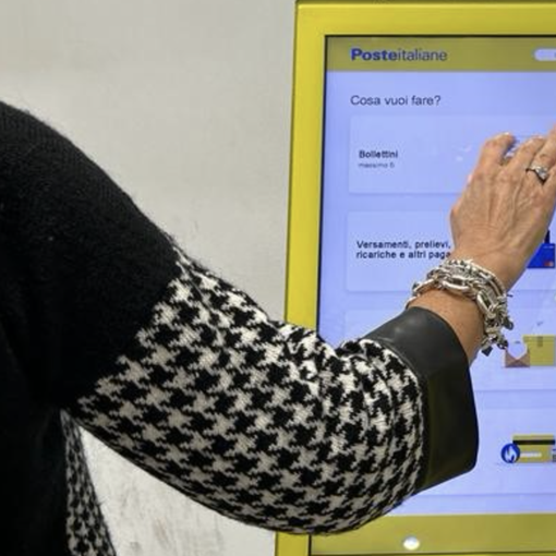 Poste italiane: negli uffici postali della provincia di Novara si può prenotare l’operazione con app o whatsapp