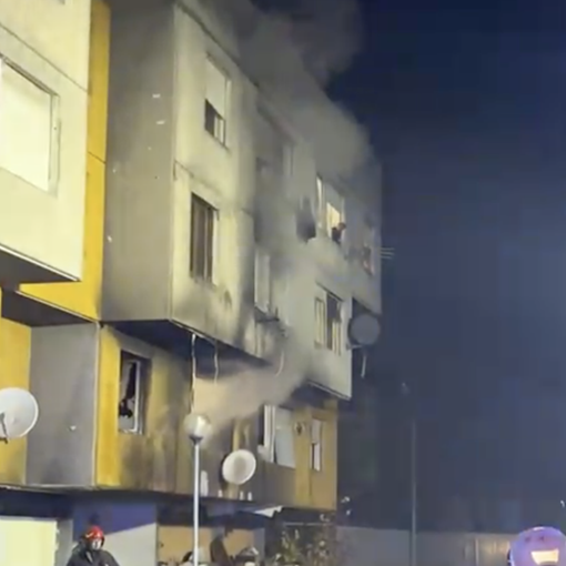 Incendio in un edificio popolare a Sant' Agabio, famiglia evacuata. VIDEO