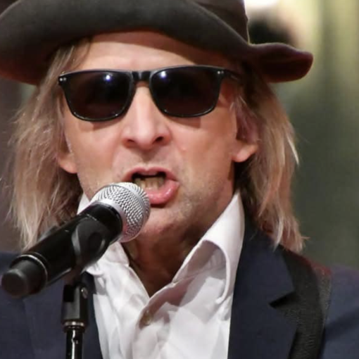 &quot;Canzone e teatro&quot; a Cameri: Luca Maciacchini in scena con &quot;Cantare per ridere&quot;
