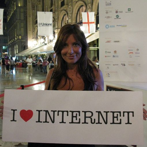 La battaglia di Selvaggia Lucarelli contro due youtuber novaresi coinvolge anche il sindaco Canelli che replica