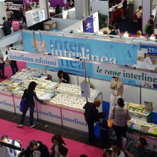 Interlinea festeggia i 30 anni al Salone con fiori di parole: da Falcone a Pasolini reading e laboratori tra storia e novità