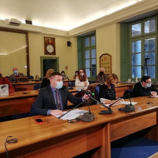 Teatro. nel centenario della nascita Novara ricorda il debutto di Strehler come regista