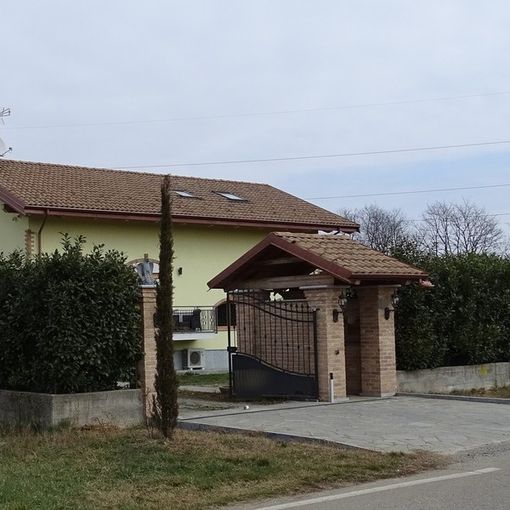 Dal Nord Ovest. Furto auto di lusso, la Polizia sequestra beni per oltre mezzo milione di euro ad un 56enne