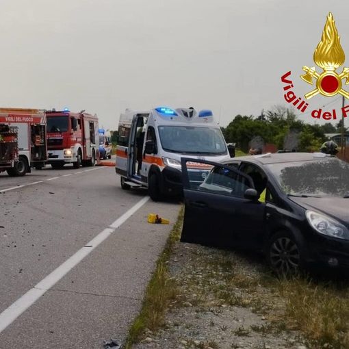Cronaca nord-ovest: quattro persone coinvolte in uno scontro tra auto FOTO