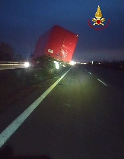 Dal Nord Ovest. Scontro tra un tir e un furgone all'altezza di Carisio