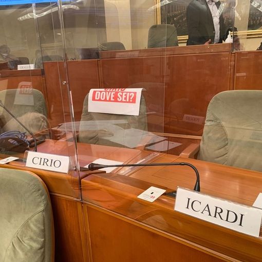 Gioco d'azzardo, bagarre in Consiglio: arriva il &quot;canguro&quot; e le opposizioni occupano l'aula