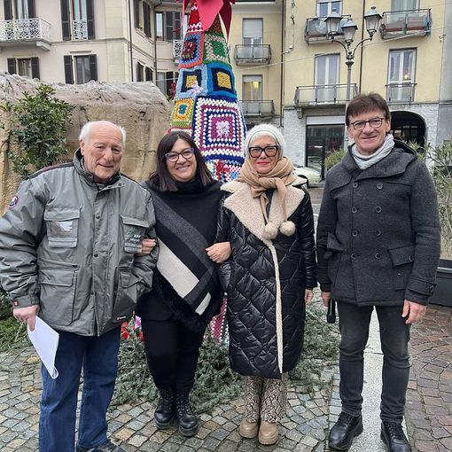 A Trecate si accende &quot;L'albero del cuore&quot;: un simbolo di solidarietà natalizia