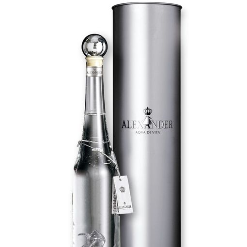 Grappa Alexander con le bellezze italiane