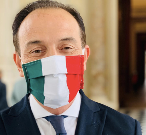 Termometri a scuola, ora è polemica: &quot;Decisione tardiva&quot;. &quot;In un Paese normale si fa così&quot;