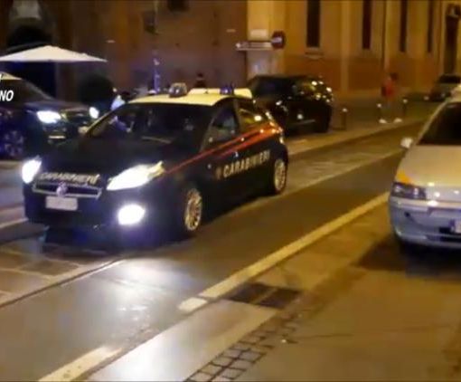 Notizie dal Piemonte. Torino: la droga viaggiava sul taxi, dentro una valigia con 50 chili di hashish: tre arresti