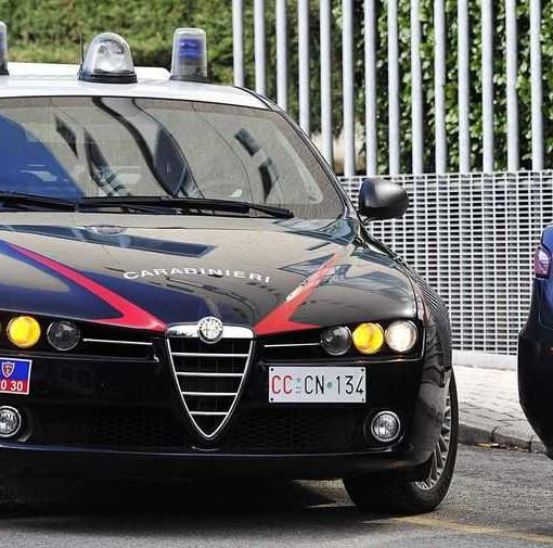 Dal Nord Ovest. Senza patente, a bordo di un'auto sotto sequestro, fugge all'Alt dei Carabinieri