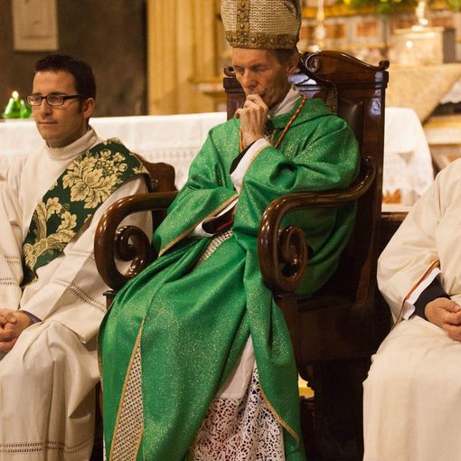 Lutto cittadino per le esequie del cardinale Corti