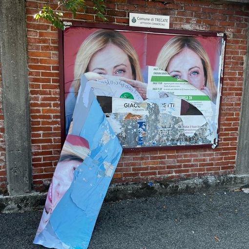 A Trecate strappati i cartelli elettorali di Giorgia Meloni