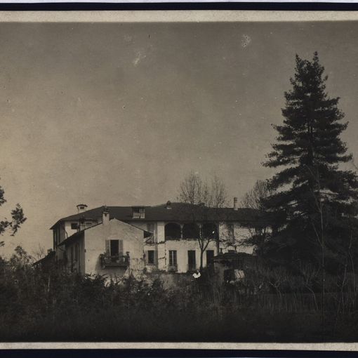 La foto ritrae villa Marazza molti anni fa