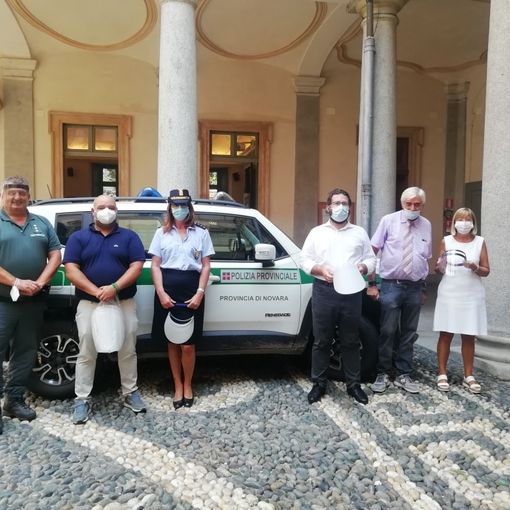 La Polizia Provinciale riceve le visiere protettive donate dall’Iti Omar