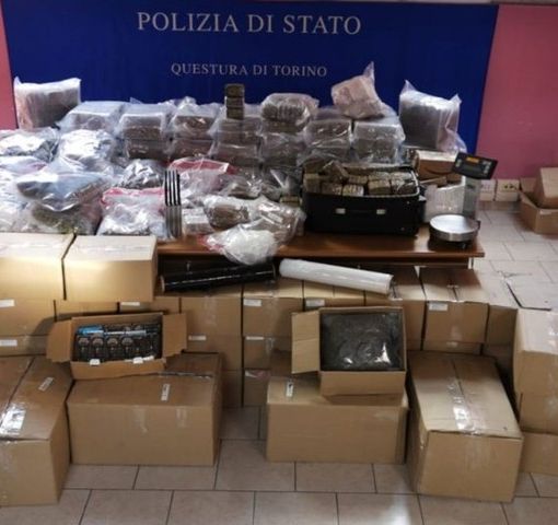 Dal Nord Ovest. Brandizzo, con il furgone dell'autofficina trasportava hashish: sequestrati 300 Kg di droga. VIDEO