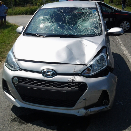 Dal Nord ovest. Violento impatto tra auto e moto sulla strada per Gattinara