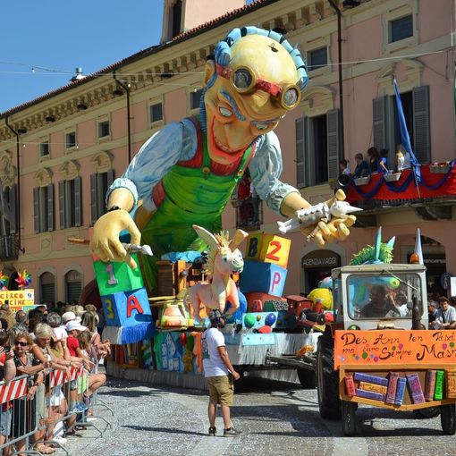 Borgomanero: la sfilata dei carri allegorici della Festa dell'Uva rimandata per maltempo