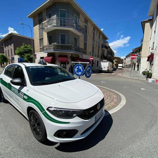 Trecate, la Polizia Locale esegue due arresti su mandato di cattura