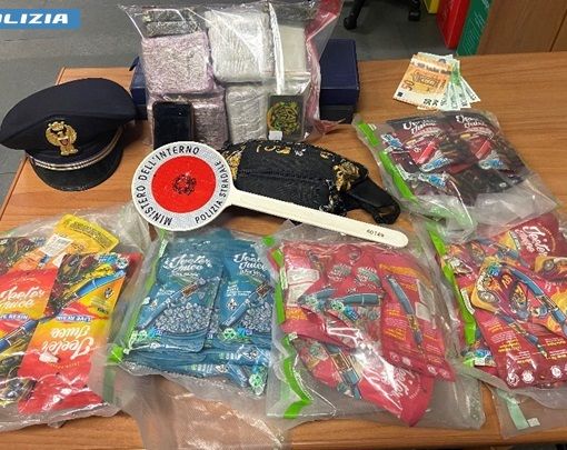 Sigarette elettroniche con resina liquida di marjuana e due chili e mezzo di hashish, arrestato un uomo
