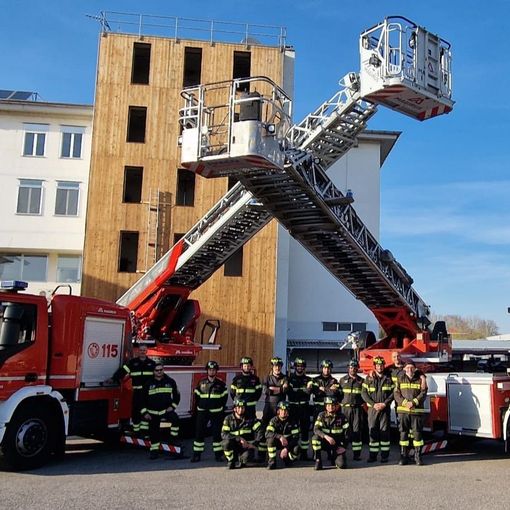 Dieci Vigili del Fuoco abilitati all'utilizzo di mezzi speciali autoscala e piattaforma arte