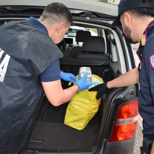 Fermato un uomo con 18 chili di hashish