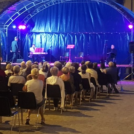 Arona, successo per lo spettacolo “Mi lagnerò tacendo”