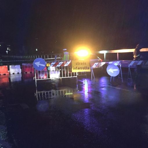 Arona, cede il manto stradale sulla 33. Chiusa la Statale per Meina
