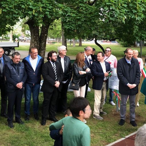 A Trecate inaugurata l’altalena del sorriso al Parco Cicogna