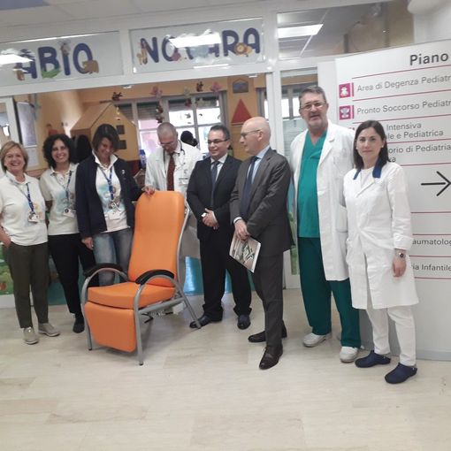L'Abio dona 11 poltrone relax alla Pediatria del Maggiore