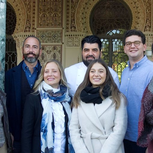 Nella foto il cast di “Mettici il cuore” con Cannavacciuolo e la direttrice del Coccia Corinne Baroni