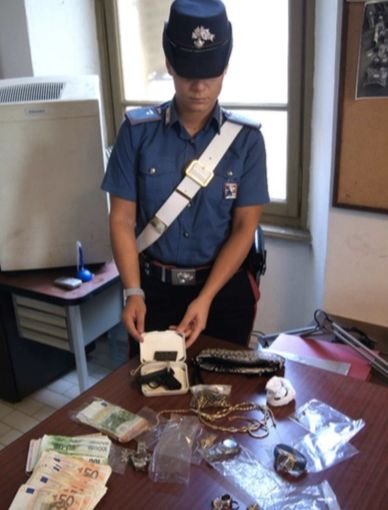 Nel camper gioielli, 33mila euro e una pistola rubata: in manette un sinti vercellese