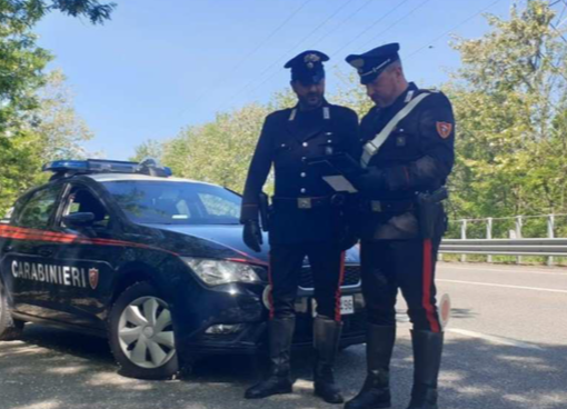Colto da malore alla guida della propria auto: salvato dai Carabinieri