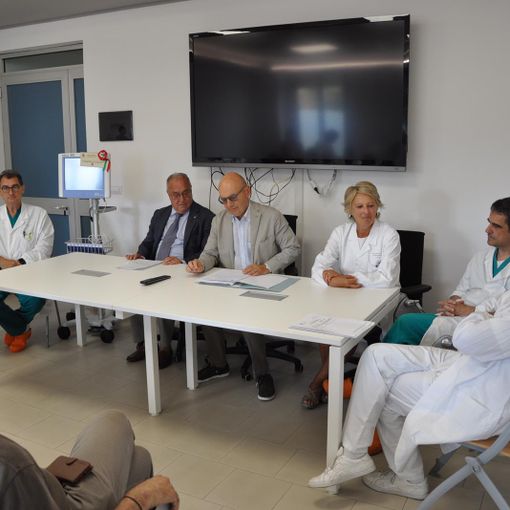 Donata apparecchiatura per il monitoraggio avanzato delle funzioni cerebrali al reparto di terapia intensiva neonatale