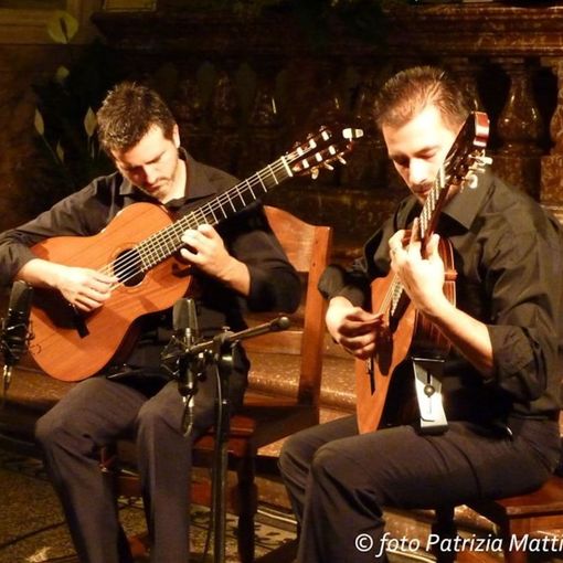 Un paese a sei corde: oggi a Boleto il concerto di Paolo De Stefano &amp; Luigi De Leo, il Duo Eterna