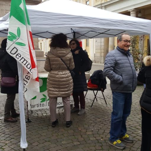 Partito Democratico in piazza nel pomeriggio di ieri con un gazebo in centro città