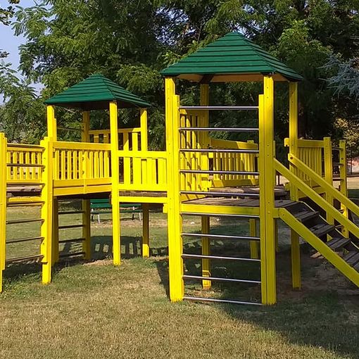 Trecate, risistemati i giochi di Parco Cicogna