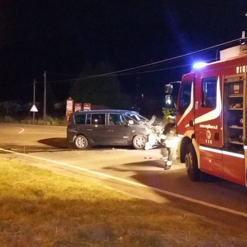 Meina: frontale tra due auto nei pressi dello svincolo autostradale