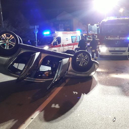 Novara: ambulanza si schianta contro un'auto
