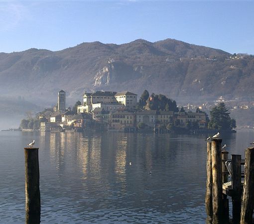 L'isola di San Giulio in festa per celebrare il santo patrono